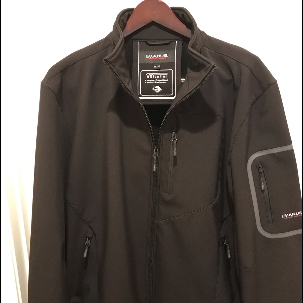 Water repellent, wind resistant softshell jacket